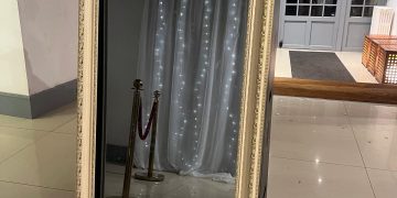 Location Miroir Photobooth événement avec accessoires photo et impressions instantanées